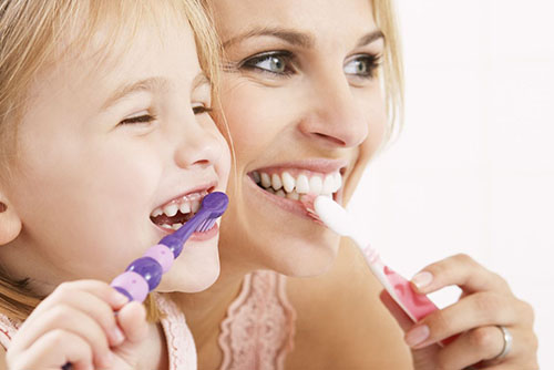 Come lavare i denti ai bambini